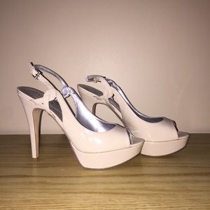 💥? Guess ?💥 “ WGARIES-C” Patent Sling-back Pumps